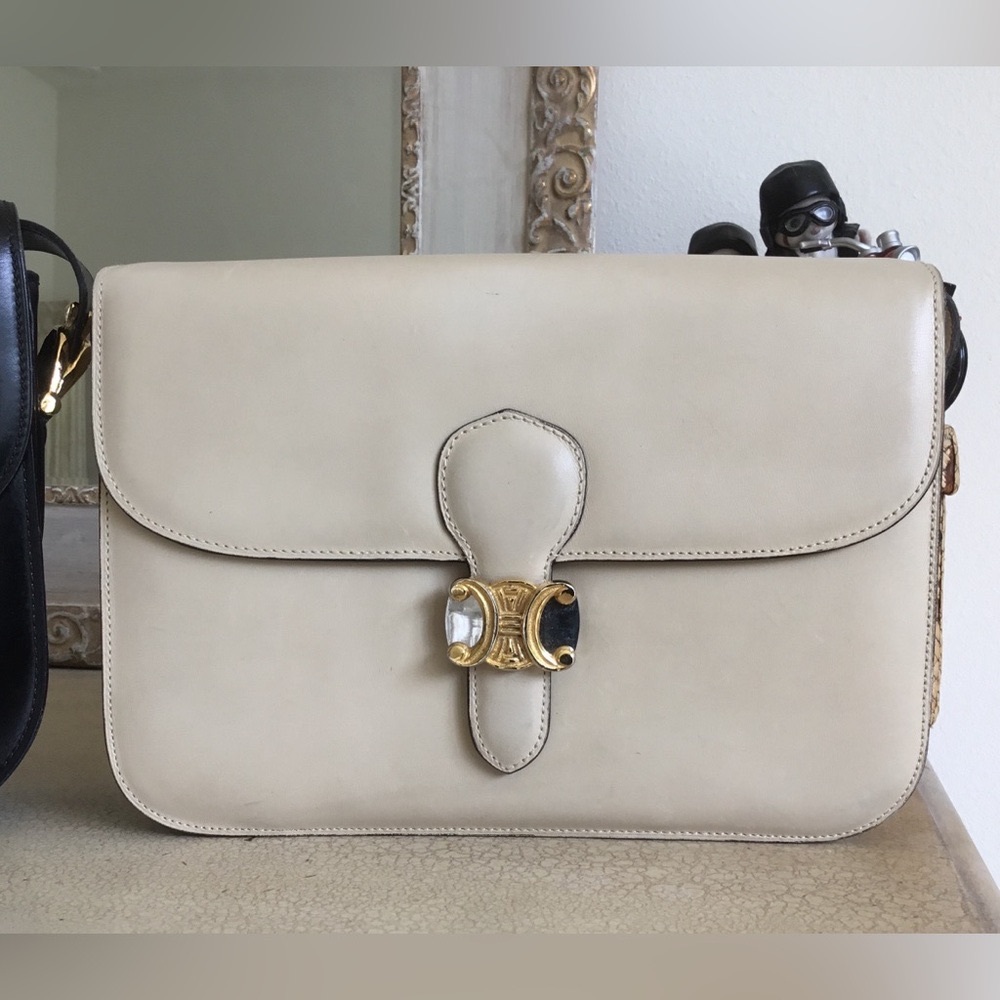 Authentic Creme leather Céline vintage shoulder bag box